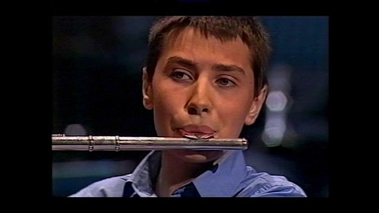 Adam Walker (flautist) Adam Walker plays Neilsen in the 2004 Young Musicians final YouTube