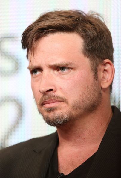 Aden Young www2pictureszimbiocomgiAden2BYoung2B20132B