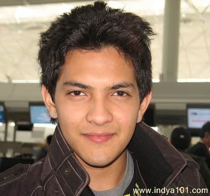 Aditya Narayan Aditya Narayan Photo 412x384 Indya101com