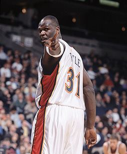 Adonal Foyle Former NBA player Adonal Foyle reads to Vallejo school kids