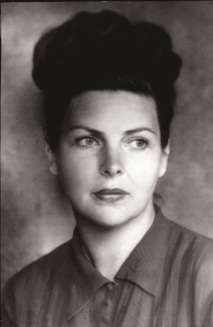 Aenne Burda posing with her hair arranged and wearing a collared dress.