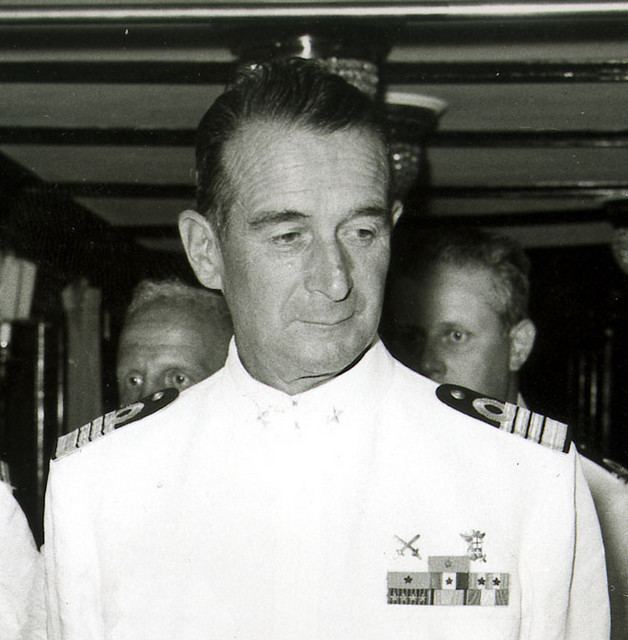 Agostino Straulino Straulino Capitano di Vascello della Marina Militarejpg
