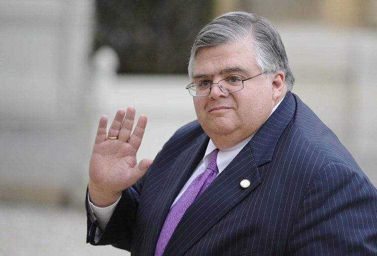 Agustin Carstens Carstens Won39t Rule Out Keeping Mexico Rates Low After Fed