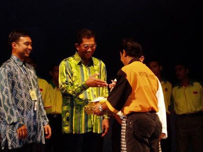 Ahmad Basri Akil DUNIA AKU BELASUNGKAWA DATUK PADUKA AHMAD BASRI AKIL