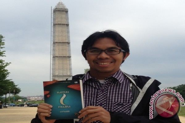 Ahmad Fuadi Ahmad Fuadi luncurkan novel quotRantau 1 Muaraquot di AS