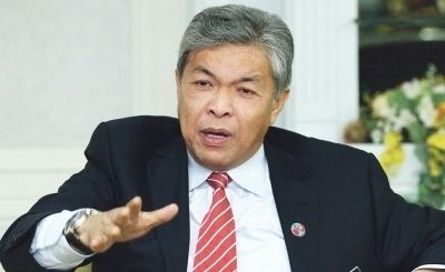 Ahmad Zahid Hamidi M39sian probe team likely to enter MH crash site Monday