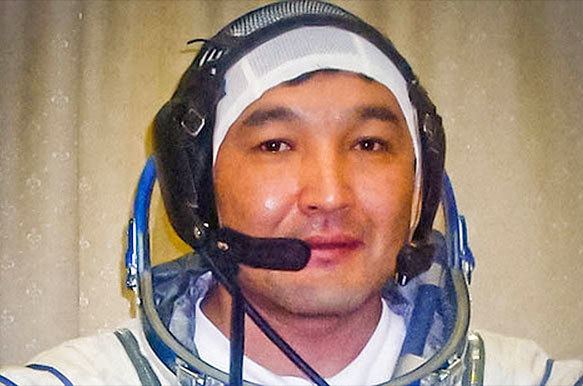 Aidyn Aimbetov Kazakh cosmonaut replaces singer Sarah Brightman on space