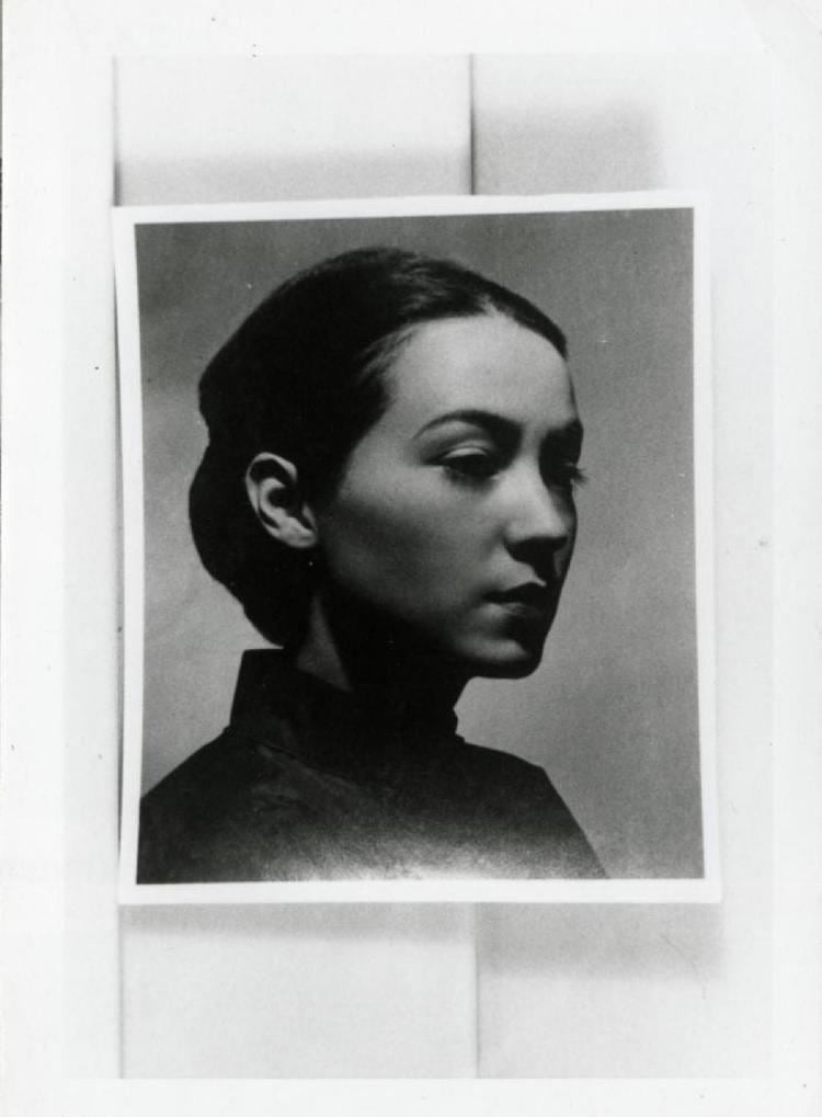 The Isamu Noguchi Archive : Print : Portrait of Ailes Gilmour [06007]