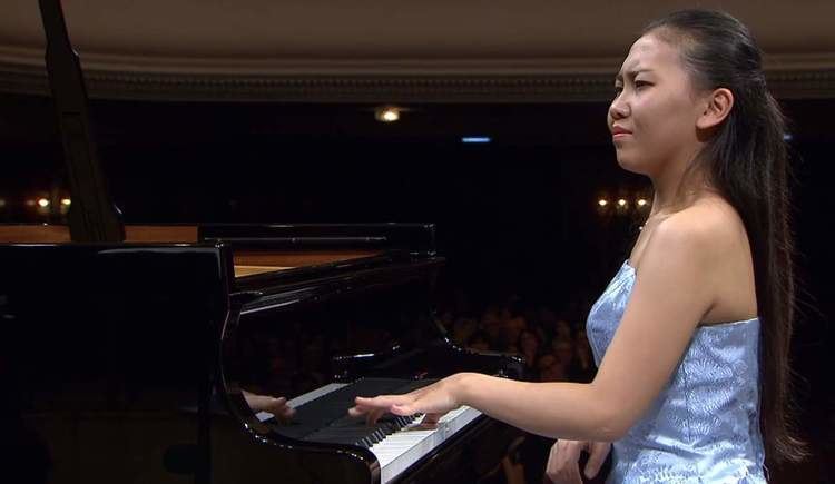 Aimi Kobayashi 11 Years Old Aimi Kobayashi performs Mozart Piano Concerto No 26