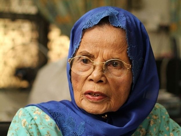 Aishah Ghani One of Malaysias first female politicians was exiled for 4 decades
