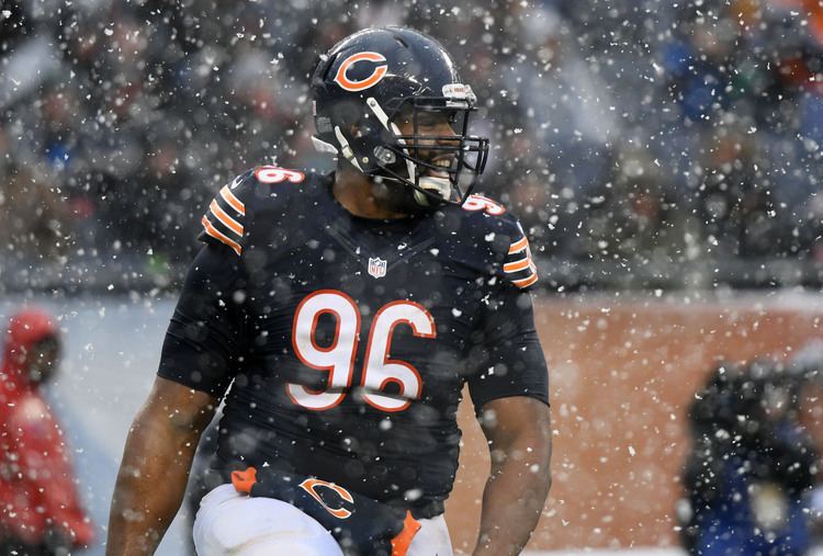 Akiem Hicks Chicago Bears would be wise to lock up DL Akiem Hicks this offseason