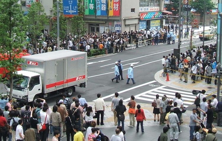 People gathered around the crossing in the Akihabara and the rented truck used by the perpetrator to run in the crowd