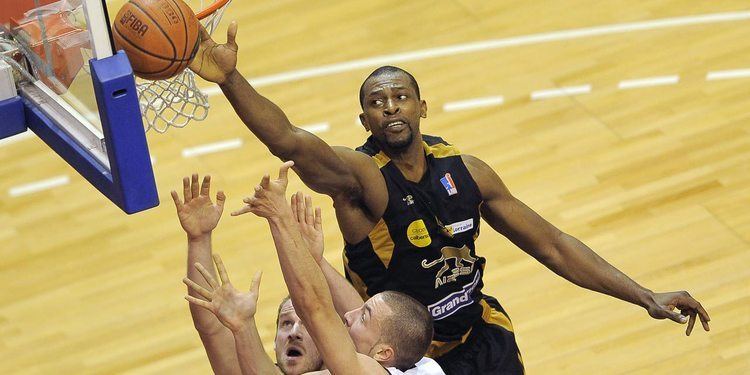 Akin Akingbala Un basketteur de Rouen licenci aprs un tweet sur