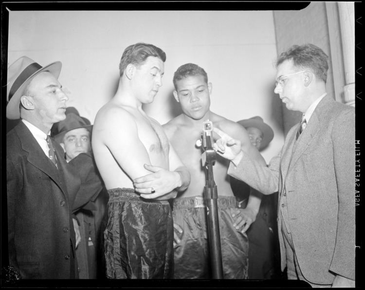 Al McCoy (boxer) Al McCoy weighs in while Joe Louis looks on at Boston Garden