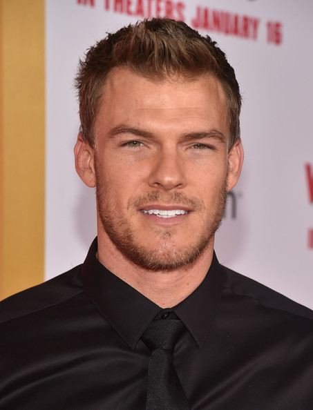 Alan Ritchson Alan Ritchson Photos 39The Wedding Ringer39 Premieres in