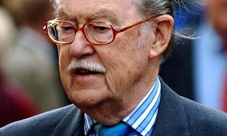 Alan Whicker Alan Whicker dies aged 87 Media The Guardian