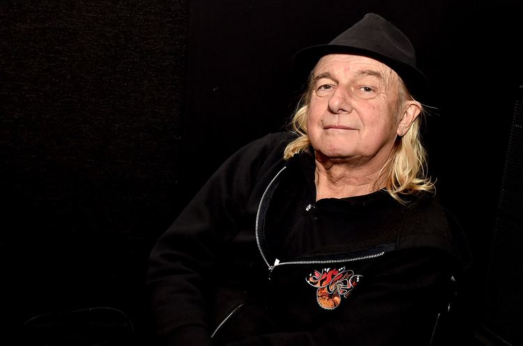 Alan White (Yes drummer) Yes Drummer Alan White Bows Out of Summer Tour After Surgery Will