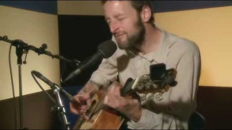 Alasdair Roberts (musician) Alasdair Roberts performs Farewell Sorrow YouTube