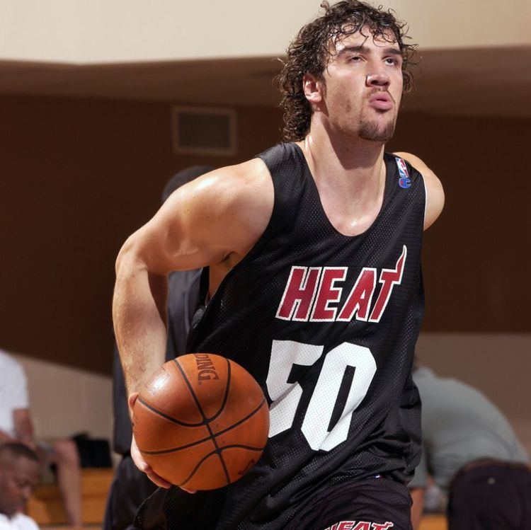 Albert Miralles Albert Miralles estuvo probando con los Heat en 2004