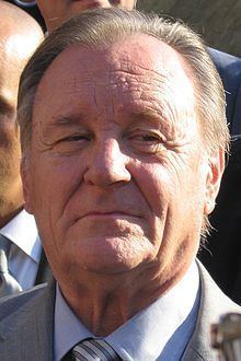 Albert Uderzo httpsuploadwikimediaorgwikipediacommonsthu