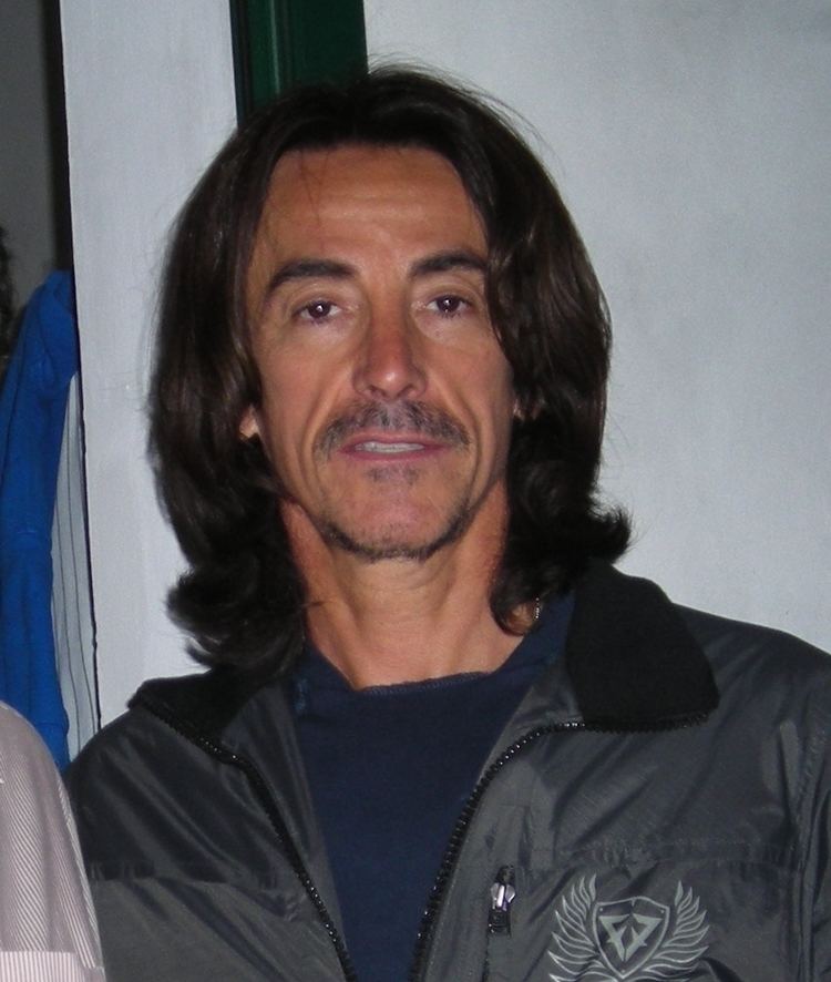 Alberto Fortis (musician) httpsuploadwikimediaorgwikipediacommonsdd