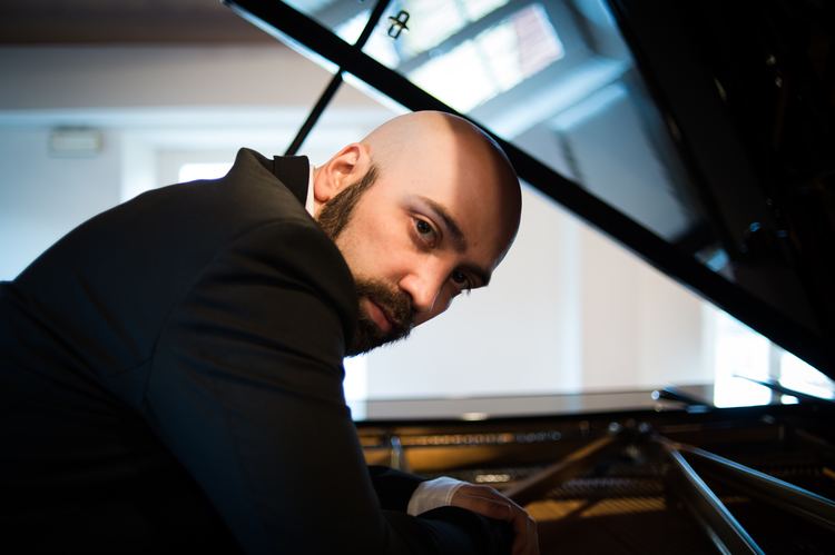 Alessandro Deljavan Artist Portrait Alessandro Deljavan PianoAddict