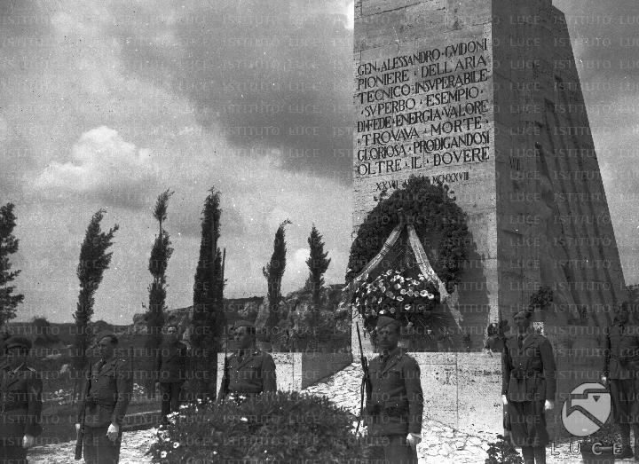 Alessandro Guidoni Avieri custodiscono il monumento commemorativo al generale