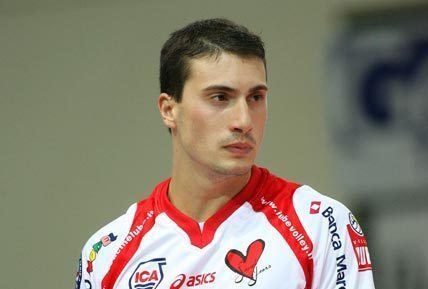 Alessandro Paparoni Dopo una brillante carriera Ale lascia il volley giocato Il