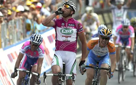 Alessandro Petacchi Alessandro Petacchi in the pink after Mark Cavendish falls