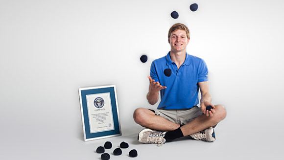 Alex Barron (juggler) Record Holder QA Alex Barron Most Objects Juggled Guinness