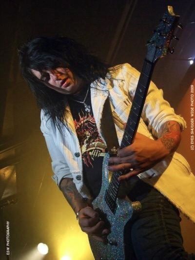 Alex Grossi Quiet Riot Guitarist Alex Grossi Relies on Seymour Duncan