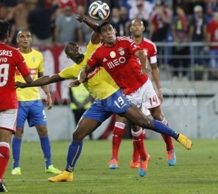 Alex Kakuba BENFICA CONQUERS ALEX KAKUBA39S ESTORIL PRAIA AT HOME