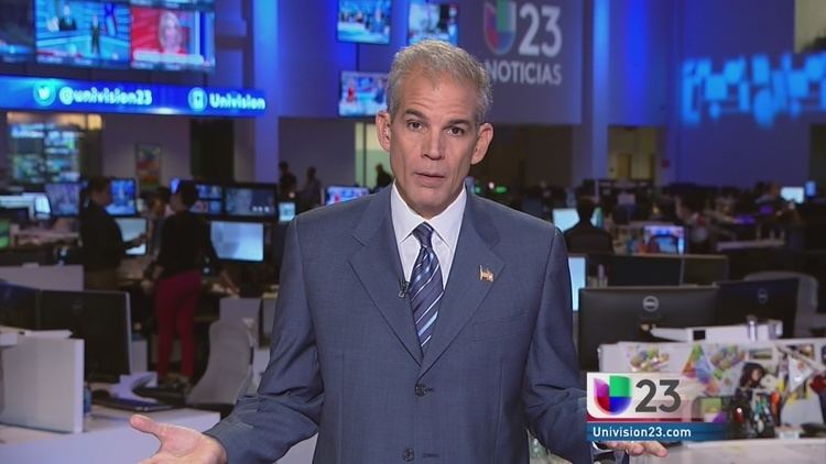 Alex Penelas Hillary cada vez ms cerca a la candidatura presidencial Univision