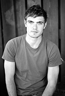 Alex Roe iamediaimdbcomimagesMMV5BMTA2ODcyNDk3ODFeQTJ