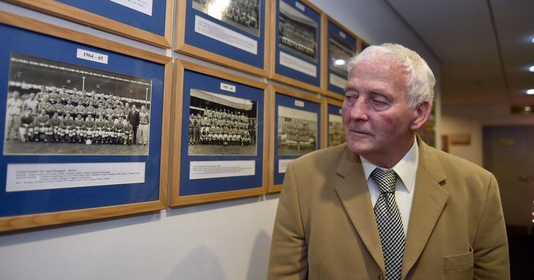 Alex Young (footballer, born 1937) Tribute to Everton great Alex Young a legend and a gentleman
