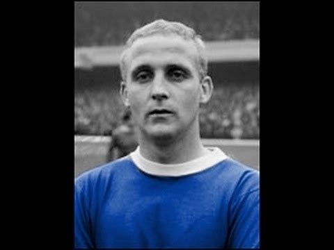 Alex Young (footballer, born 1937) The Golden Vision Alex Young Everton FC 1968 YouTube