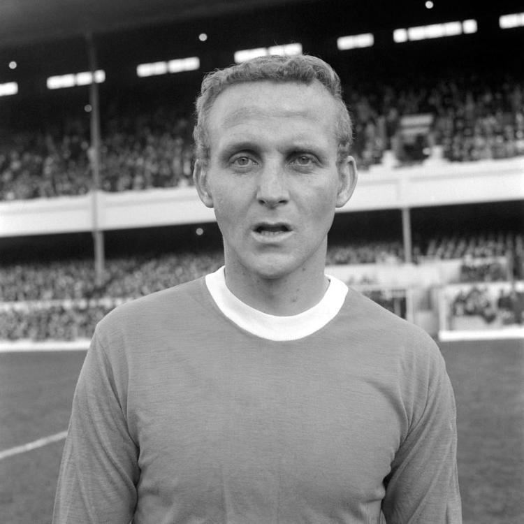 Alex Young (footballer, born 1937) Everton hero of the 60s Alex Young known as the Golden Vision