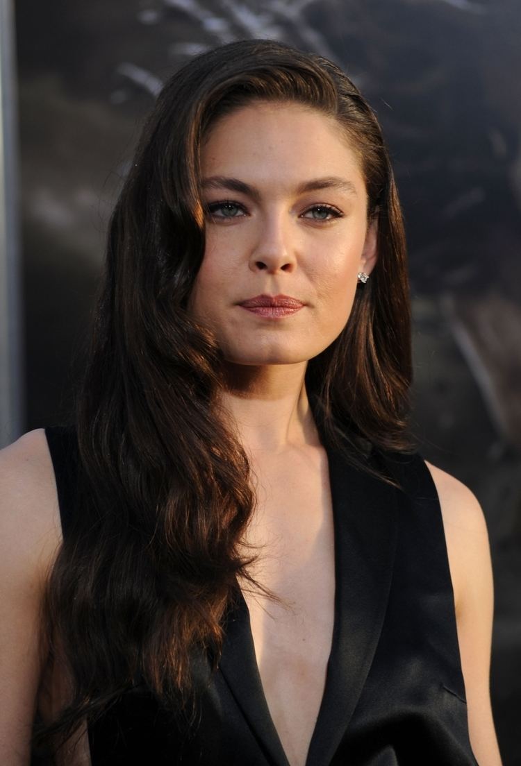 Alexa Davalos Complete Wiki & Biography with Photos Videos