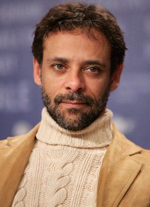 Alexander Siddig iamediaimdbcomimagesMMV5BMTIxMjYwMTA3MV5BMl5