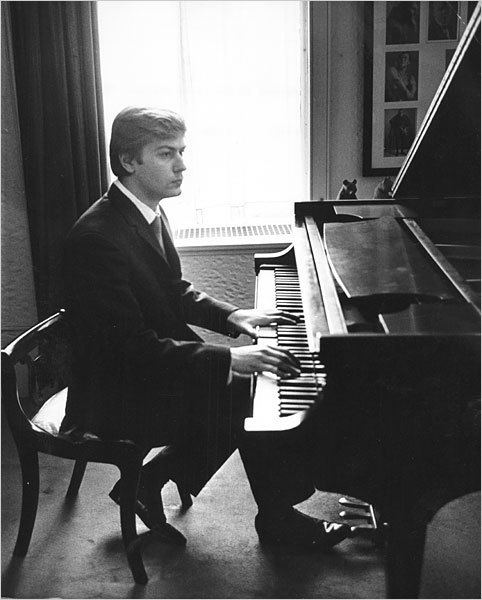 Alexander Slobodyanik Alexander Slobodyanik UkrainianBorn Pianist Dies at 65 The New