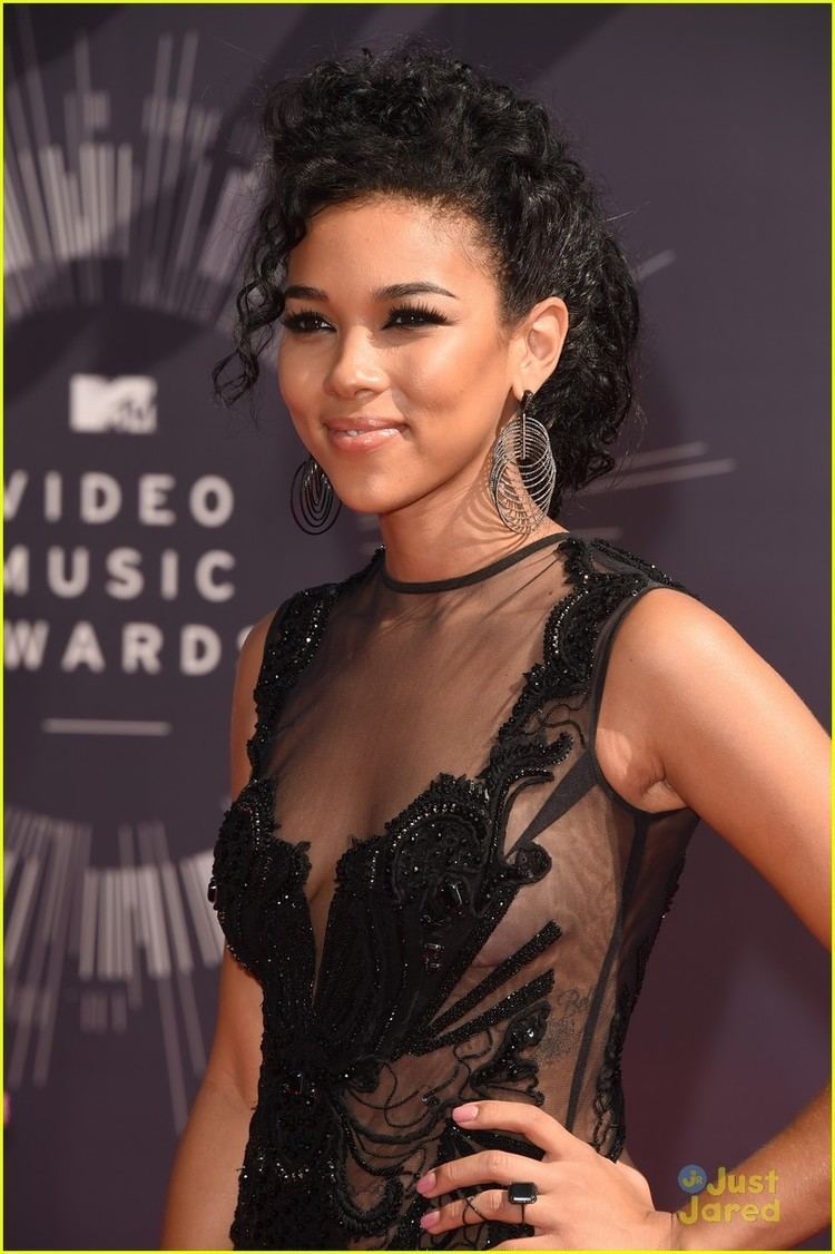 Alexandra Shipp New 39Aaliyah39 Biopic Star Alexandra Shipp Hits Up MTV VMAs