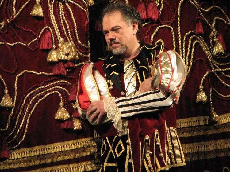 Alexandru Agache Alexandru Agache va interpreta rolul titular din opera