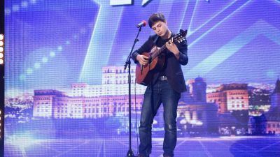 Alexandru Moraru Romanii au talent 2015 Alexandru Moraru Interpreteaza piesa