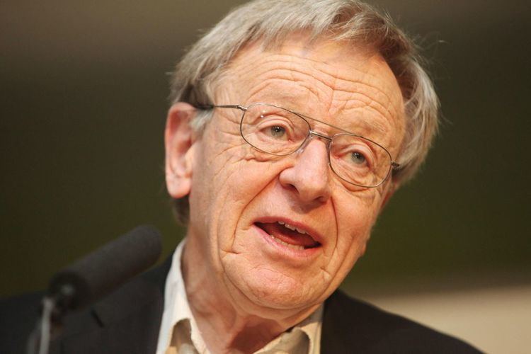 Alf Dubs, Baron Dubs Lord Dubs UK taking only 350 child refugees is betrayal of Nicky