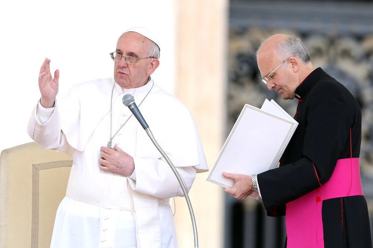 Alfred Xuereb Alfred Xuereb Pictures Pope Francis Holds His Weekly
