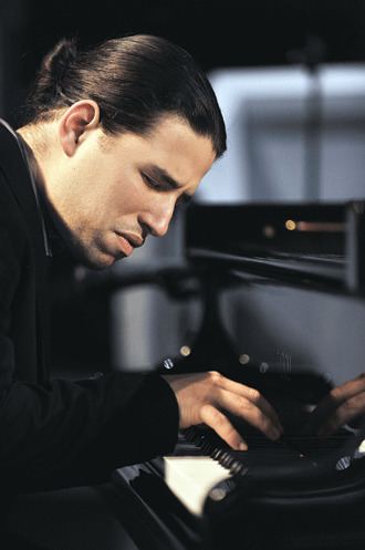 Alfredo Rodriguez (pianist born 1985) newsvanderbiltedufilesRodriguezAlfredosmgif