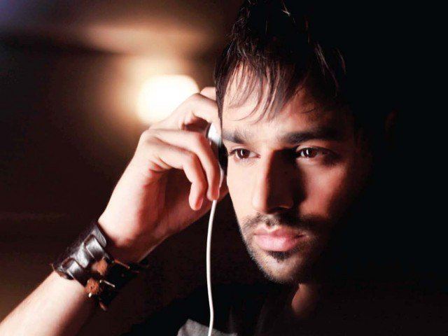 Ali Khan (singer) httpsctribunecompk201107209744AlikhanPHO