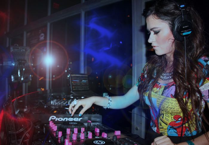 Ali Stone Una DJ mujer