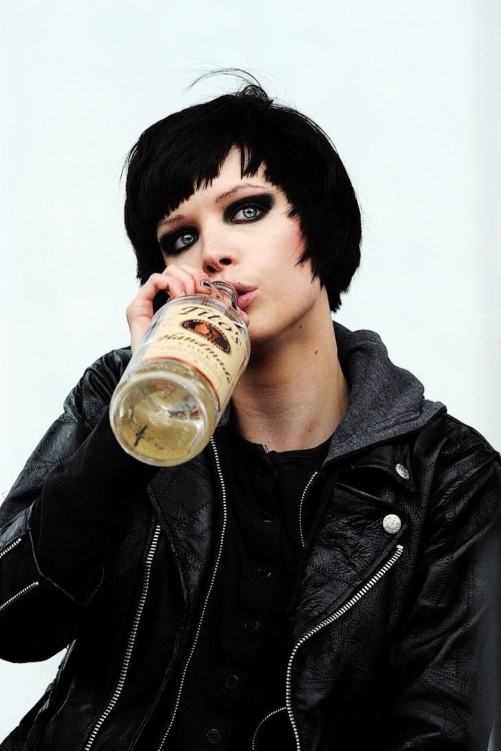 Alice Glass Alice Glass lkn Pinterest Cut Own Hair Castles and