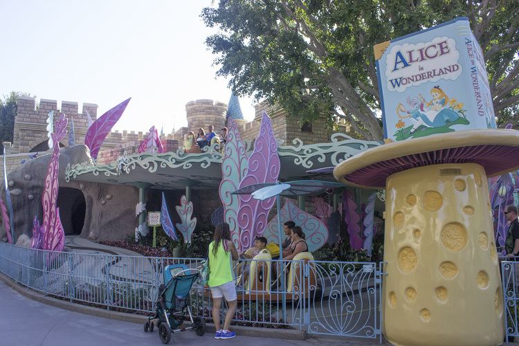 Alice in Wonderland (Disneyland attraction) wwwinsidethemagicnetwpcontentuploads201407